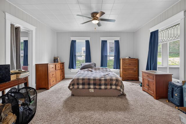 910 Walnut Street, Cedar Falls, IA 50613