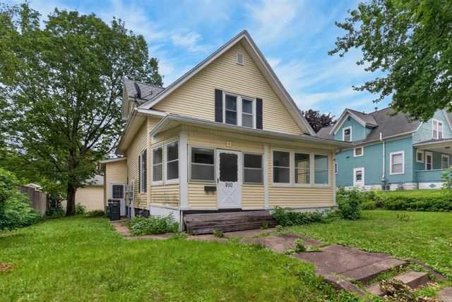 910 Walnut Street, Cedar Falls, IA 50613