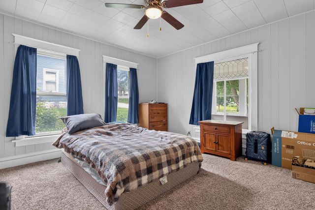 910 Walnut Street, Cedar Falls, IA 50613