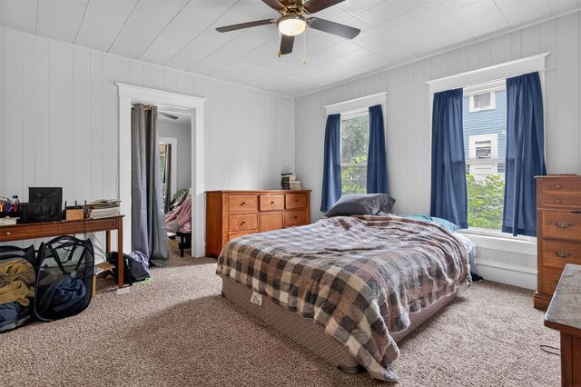910 Walnut Street, Cedar Falls, IA 50613