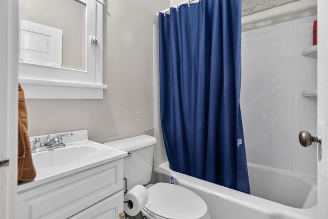 910 Walnut Street, Cedar Falls, IA 50613