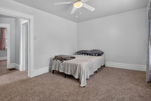 910 Walnut Street, Cedar Falls, IA 50613
