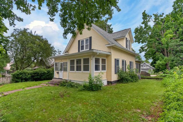 910 Walnut Street, Cedar Falls, IA 50613