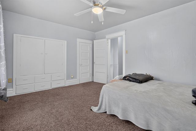 910 Walnut Street, Cedar Falls, IA 50613