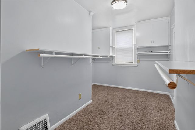 910 Walnut Street, Cedar Falls, IA 50613