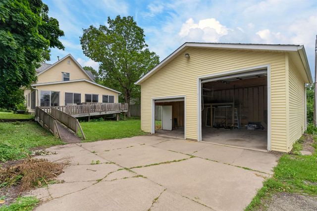 910 Walnut Street, Cedar Falls, IA 50613