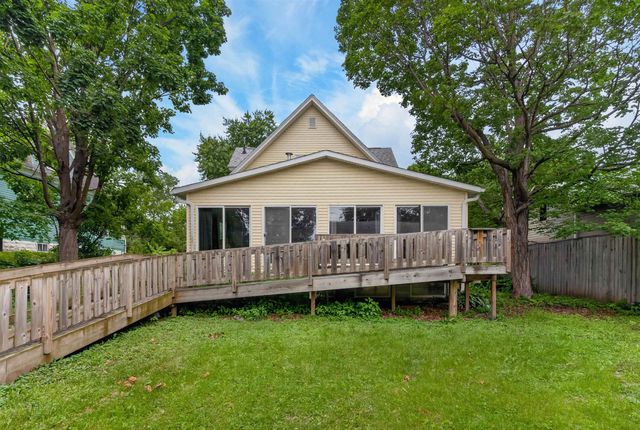 910 Walnut Street, Cedar Falls, IA 50613