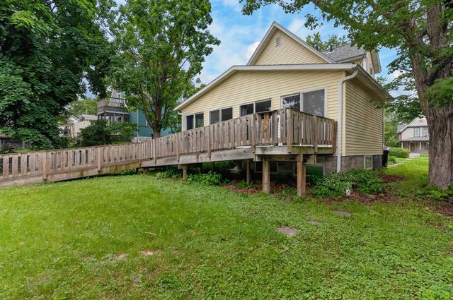 910 Walnut Street, Cedar Falls, IA 50613