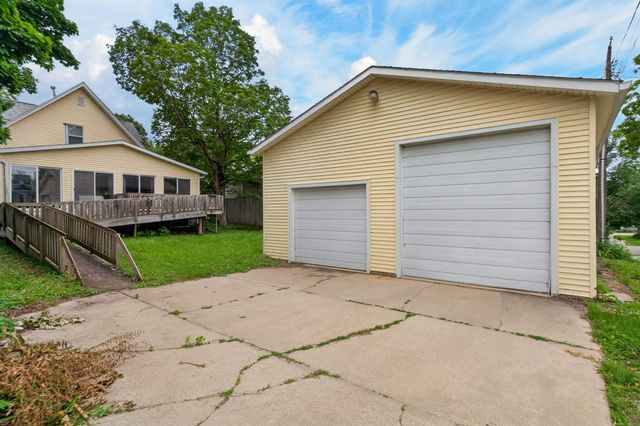 910 Walnut Street, Cedar Falls, IA 50613