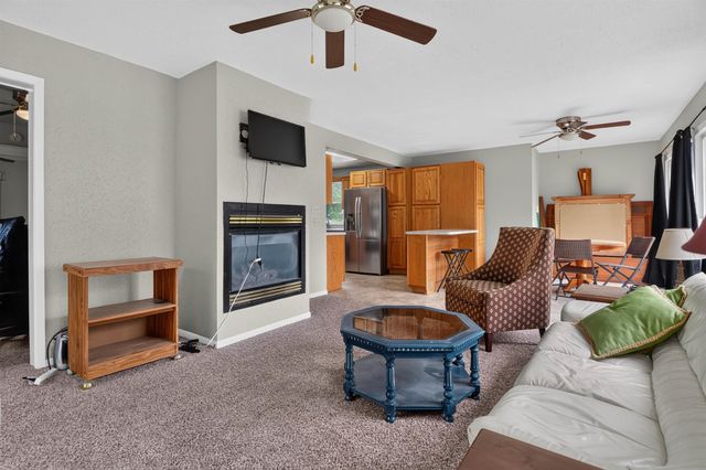 910 Walnut Street, Cedar Falls, IA 50613