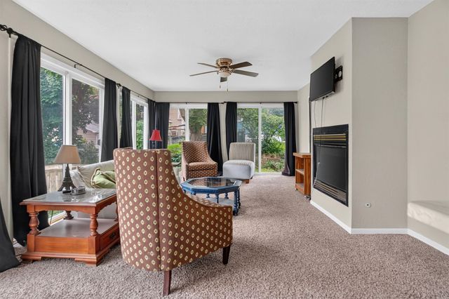 910 Walnut Street, Cedar Falls, IA 50613