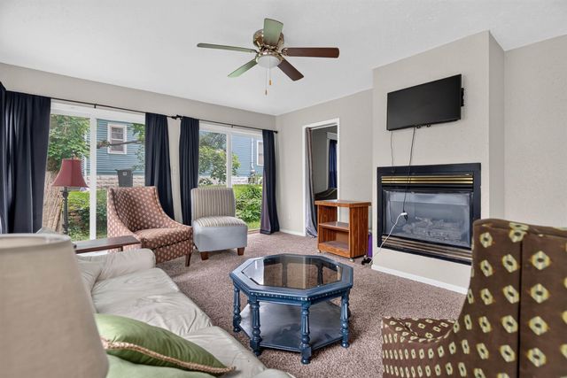 910 Walnut Street, Cedar Falls, IA 50613