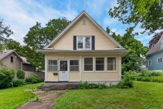 910 Walnut Street, Cedar Falls, IA 50613