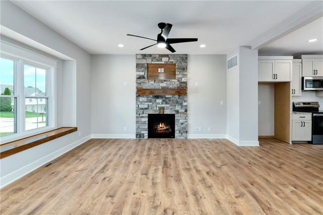 1515 NW Whispering Court, Grain Valley, MO 64029