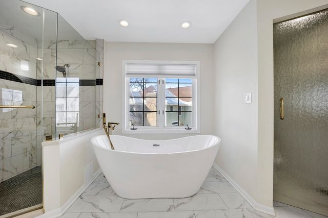 316 S Redfield Court, Park Ridge, IL 60068