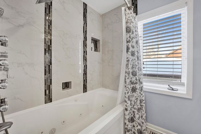 316 S Redfield Court, Park Ridge, IL 60068