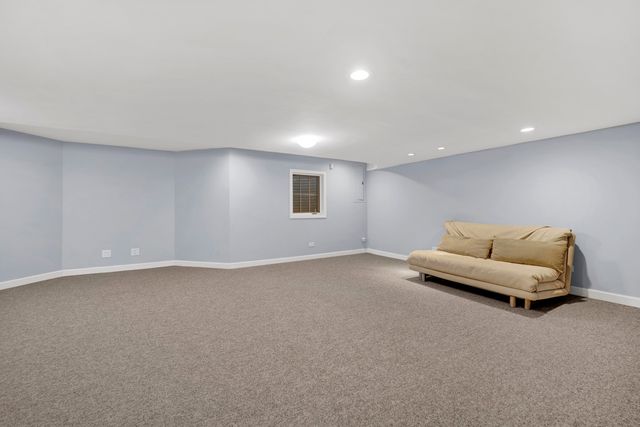 316 S Redfield Court, Park Ridge, IL 60068