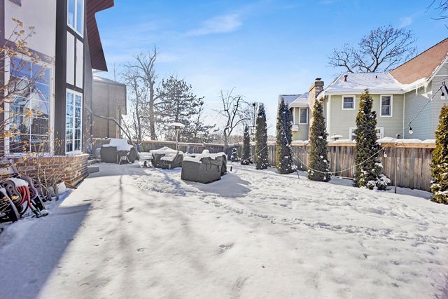 316 S Redfield Court, Park Ridge, IL 60068