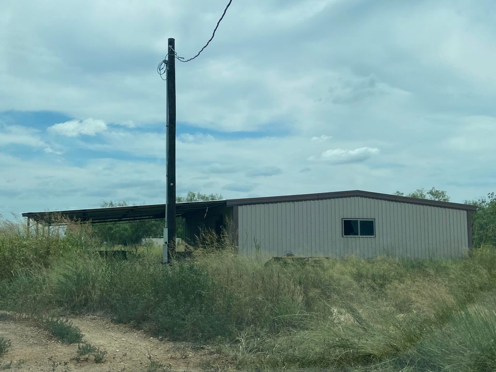 Image 3 of property listing at 7566 Rust Road, San Angelo, TX 76905