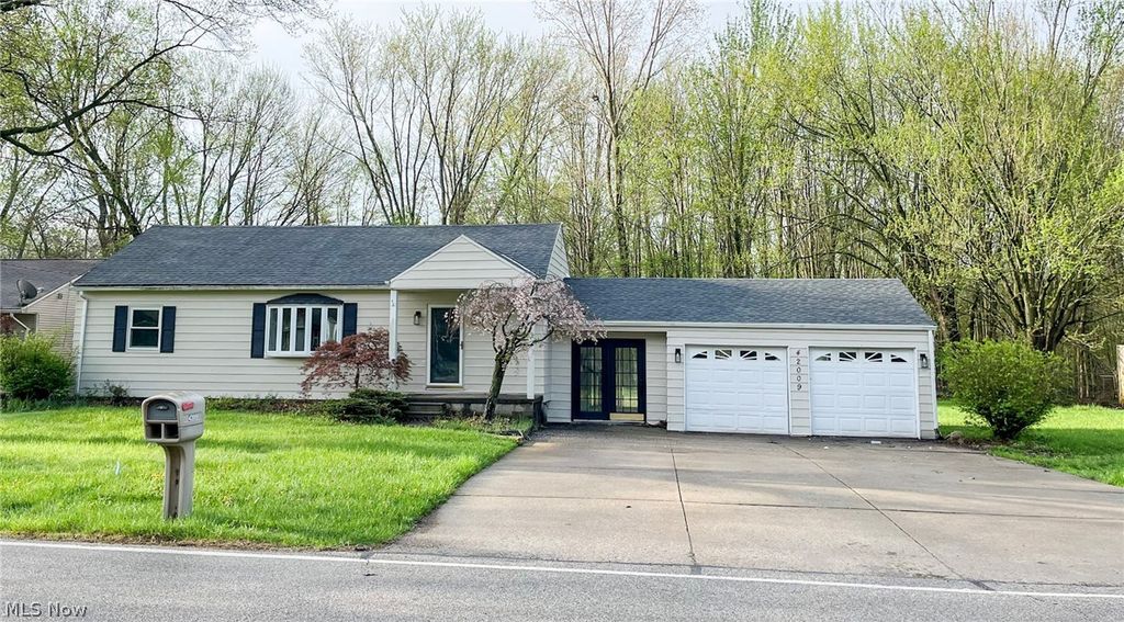 42009 Adelbert Street, Elyria, OH 44035