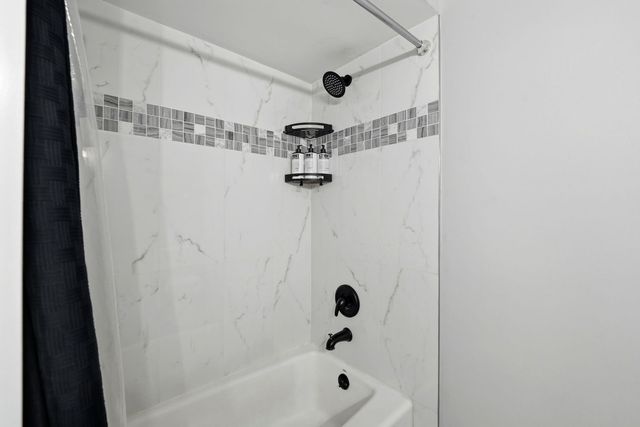 4100 N Neenah Avenue 201N, Chicago, IL 60634