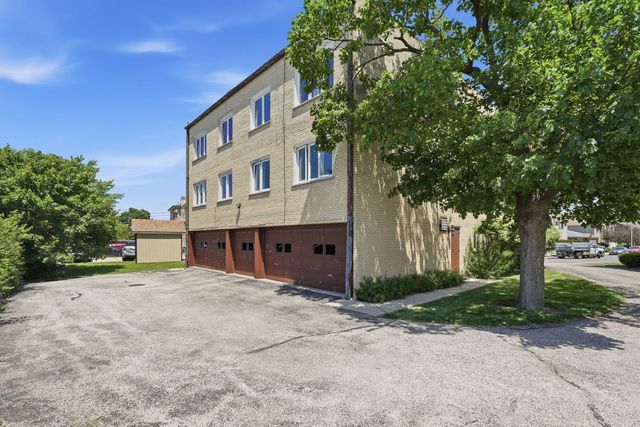 4100 N Neenah Avenue 201N, Chicago, IL 60634