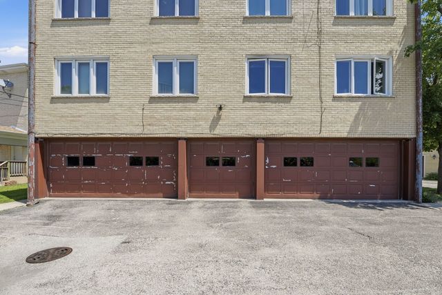 4100 N Neenah Avenue 201N, Chicago, IL 60634