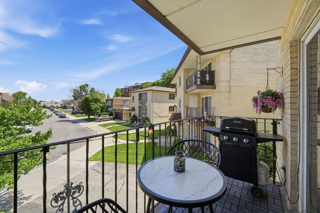 4100 N Neenah Avenue 201N, Chicago, IL 60634