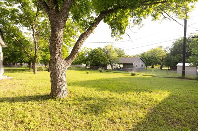 22 Steele ST, Lampasas, TX 76550