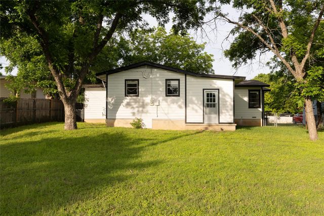 22 Steele ST, Lampasas, TX 76550