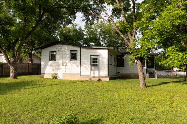 22 Steele ST, Lampasas, TX 76550