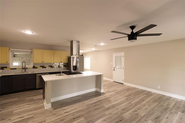 22 Steele ST, Lampasas, TX 76550