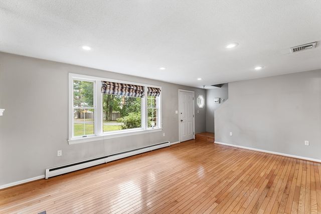 27 Quincy Ave 27, Dedham, MA 02026