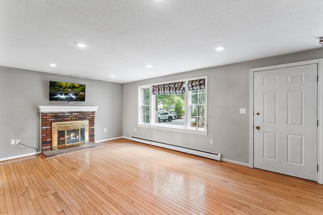 27 Quincy Ave 27, Dedham, MA 02026