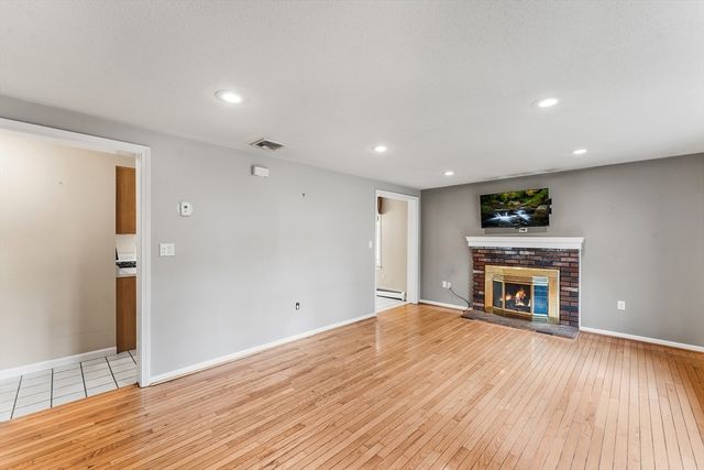 27 Quincy Ave 27, Dedham, MA 02026