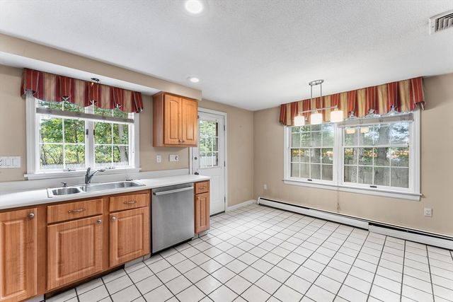 27 Quincy Ave 27, Dedham, MA 02026