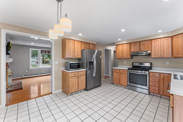 27 Quincy Ave 27, Dedham, MA 02026