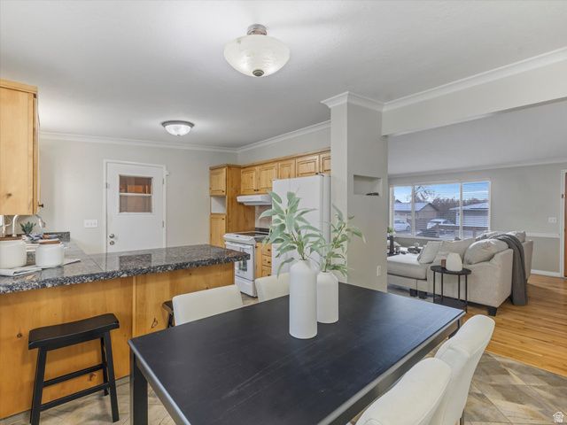 1016 E PERRYWILL AVE, Salt Lake City, UT 84124