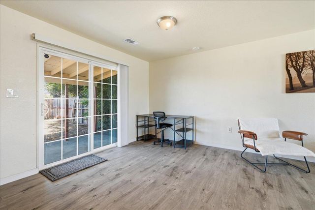 6332 Logan St, Sacramento, CA 95824