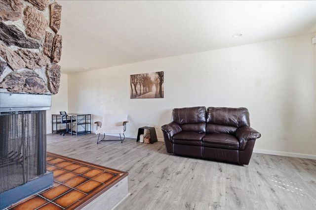 6332 Logan St, Sacramento, CA 95824