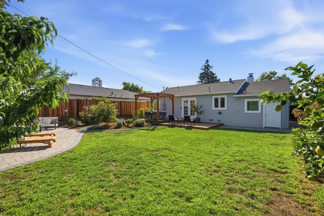 916 5th Avenue, Redwood City, CA 94063