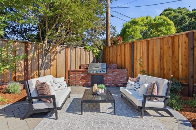 916 5th Avenue, Redwood City, CA 94063