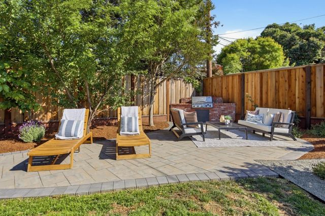 916 5th Avenue, Redwood City, CA 94063