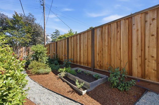 916 5th Avenue, Redwood City, CA 94063