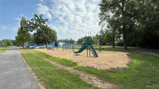 100 Havenwood Lane, Grand Island, NY 14072