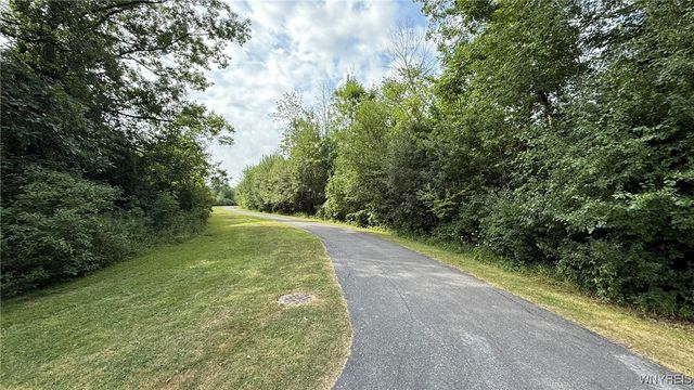 100 Havenwood Lane, Grand Island, NY 14072