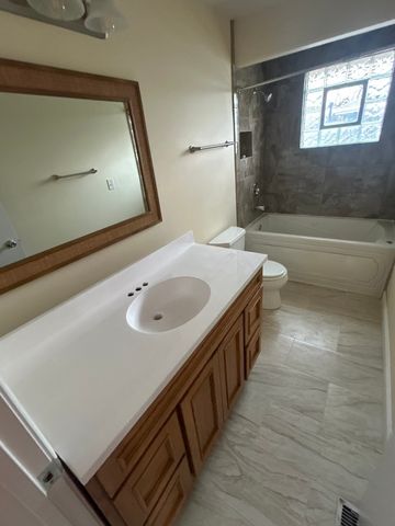 15842 Lavergne Avenue, Oak Forest, IL 60452