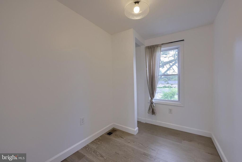 32 S FULTON ST, Manheim, PA 17545