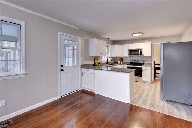 220 Stag TER, Newport News, VA 23602