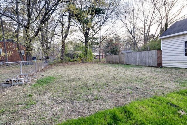 220 Stag TER, Newport News, VA 23602